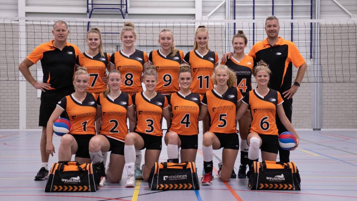 Dynamo dames 1 klaar voor de competitie!