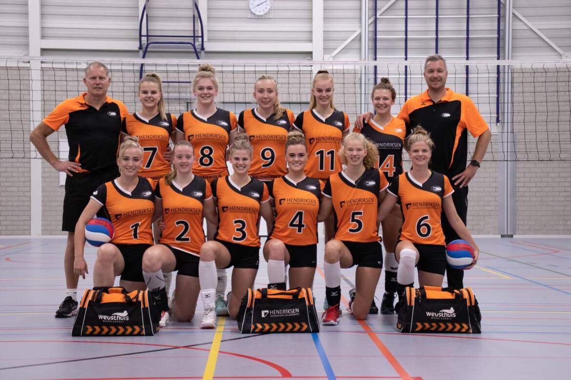 Dynamo dames 1 klaar voor de competitie!